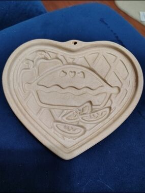 Pampered Chef Heart-Shaped Stoneware Mold/Trivet/Warmer